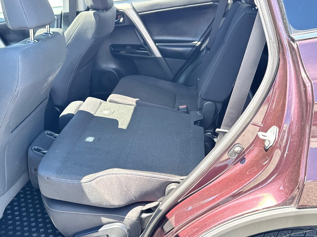 2018 Toyota RAV4 XLE AWD / 60,000KM WOW ! MOINS CHER DU NET / in Thetford Mines, Quebec - 59 - w1024h768px