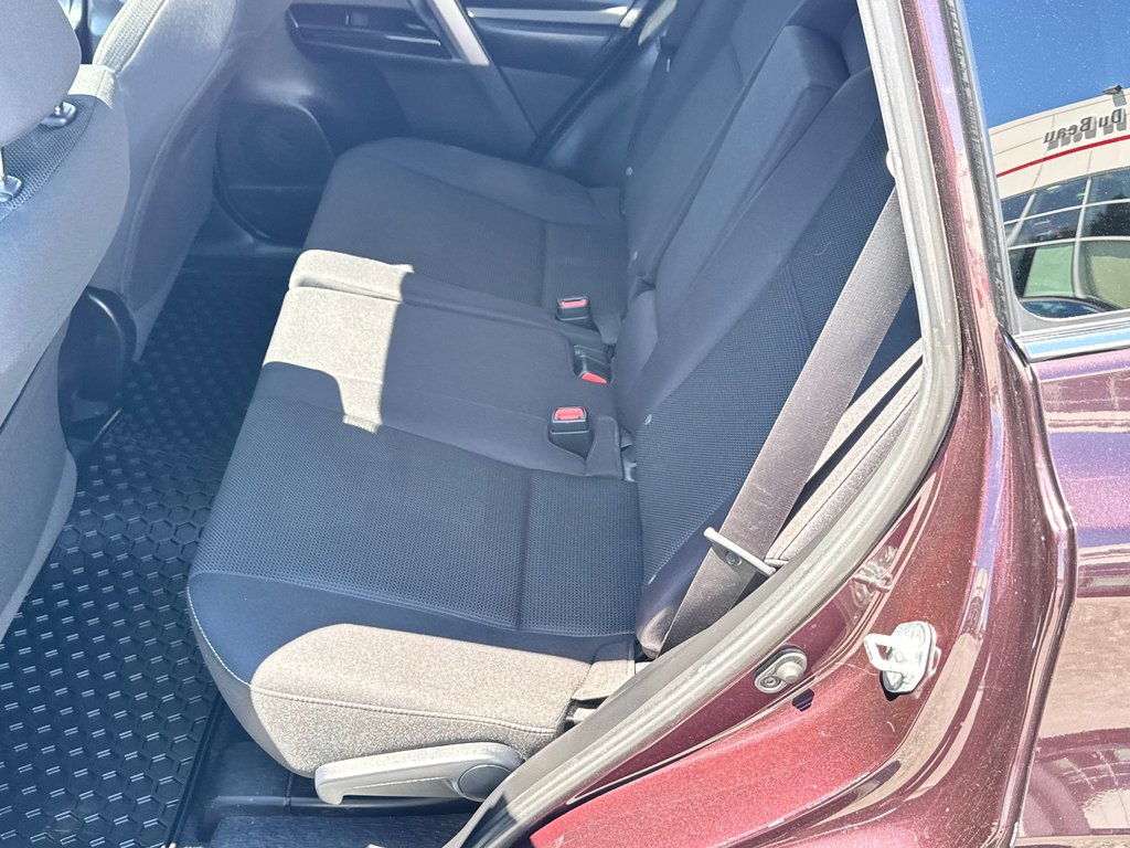 2018 Toyota RAV4 XLE AWD / 60,000KM WOW ! MOINS CHER DU NET / in Thetford Mines, Quebec - 57 - w1024h768px