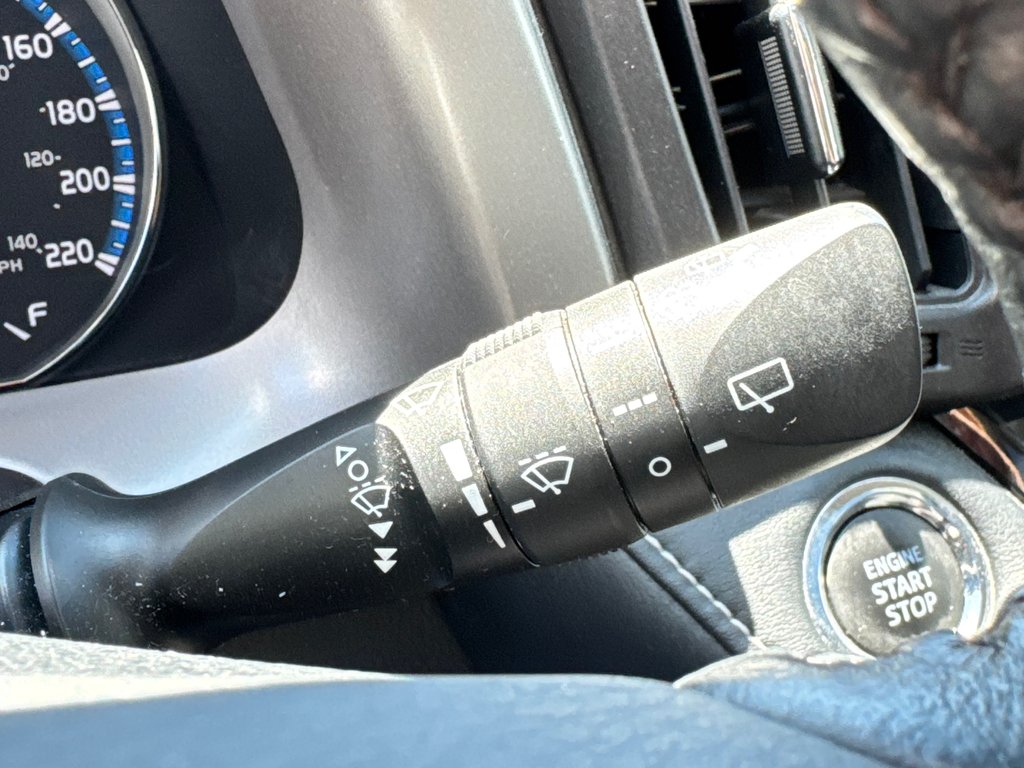 2018 Toyota RAV4 XLE AWD / 60,000KM WOW ! MOINS CHER DU NET / in Thetford Mines, Quebec - 42 - w1024h768px