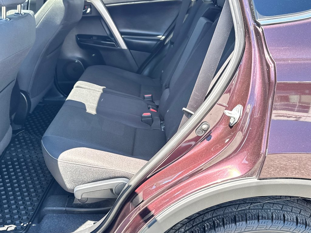 2018 Toyota RAV4 XLE AWD / 60,000KM WOW ! MOINS CHER DU NET / in Thetford Mines, Quebec - 58 - w1024h768px