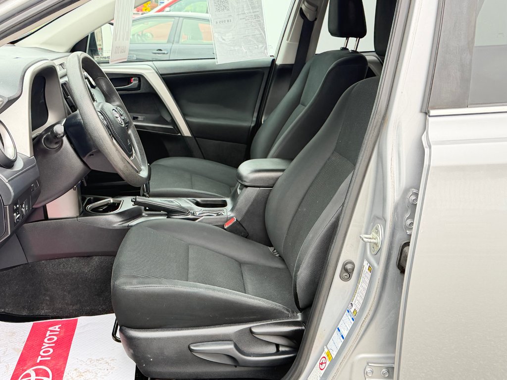 Toyota RAV4 LE AWD /BLUETOOTH / PNEUS ÉTÉ NEUFS 2018 à Thetford Mines, Québec - 28 - w1024h768px