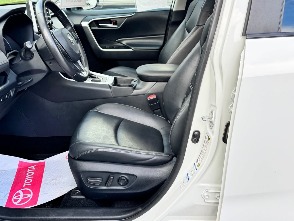 Toyota RAV4 XLE PREMIUM AWD / MAGS 19 / CUIR / 2019 à Thetford Mines, Québec - 30 - w1024h768px