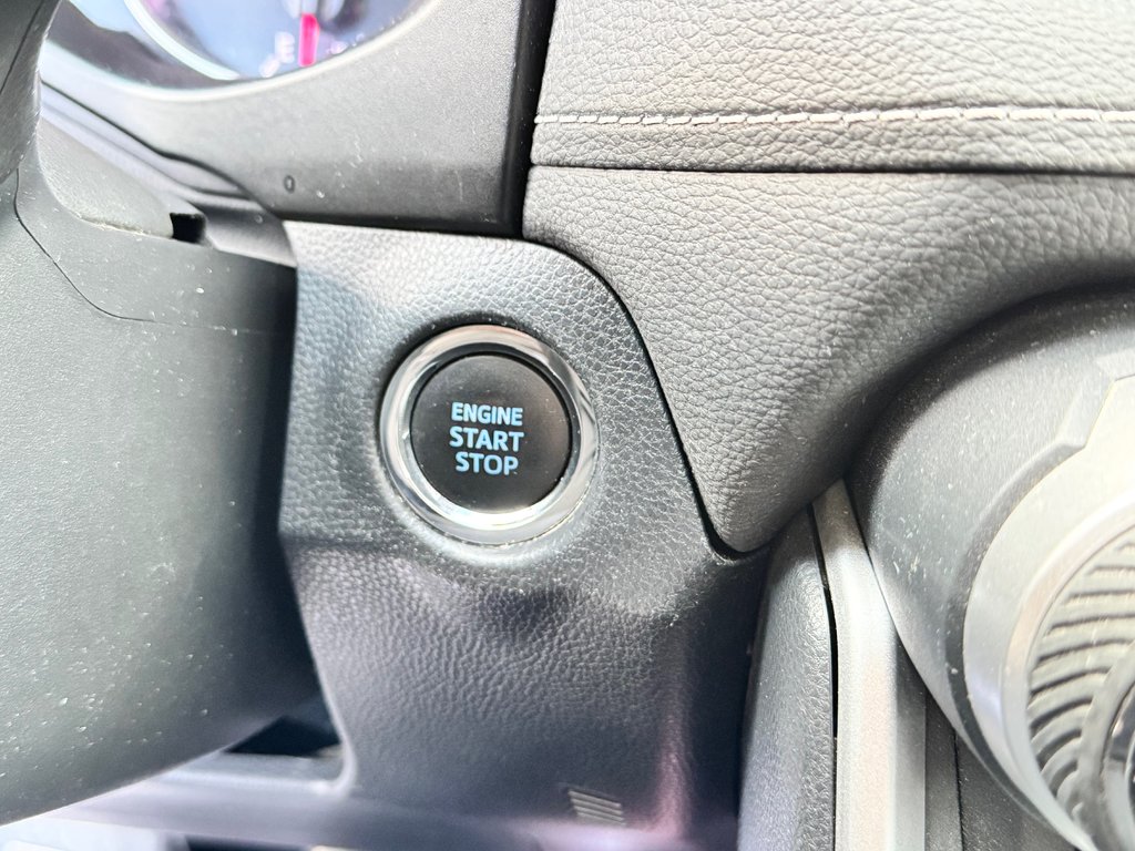 Toyota RAV4 XLE PREMIUM AWD / MAGS 19 / CUIR / 2019 à Thetford Mines, Québec - 43 - w1024h768px