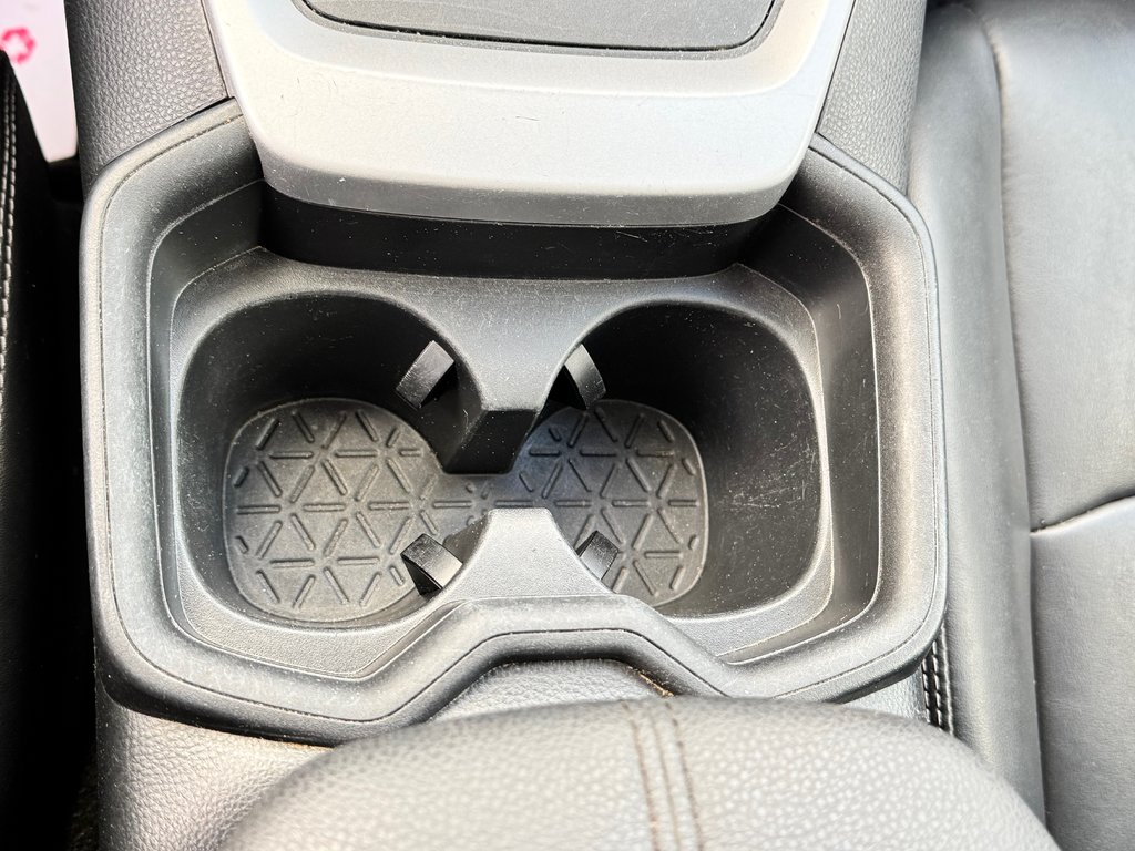 Toyota RAV4 XLE PREMIUM AWD / MAGS 19 / CUIR / 2019 à Thetford Mines, Québec - 49 - w1024h768px