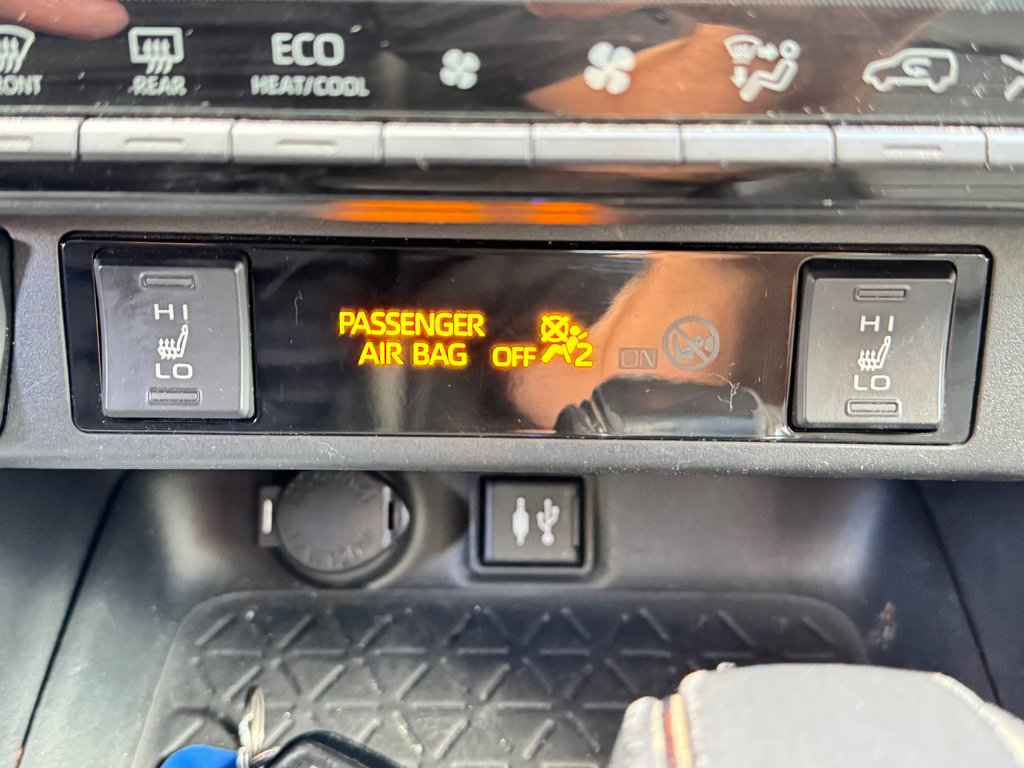 Toyota RAV4 XLE PREMIUM AWD / MAGS 19 / CUIR / 2019 à Thetford Mines, Québec - 45 - w1024h768px