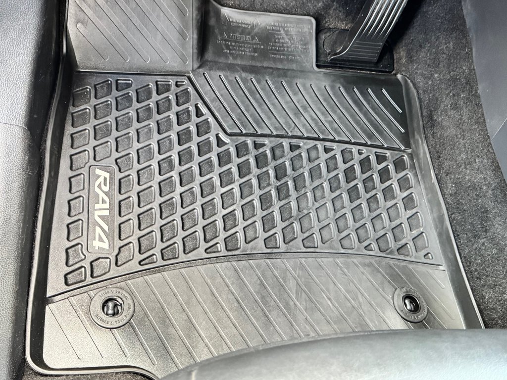 Toyota RAV4 XLE PREMIUM AWD / MAGS 19 / CUIR / 2019 à Thetford Mines, Québec - 35 - w1024h768px