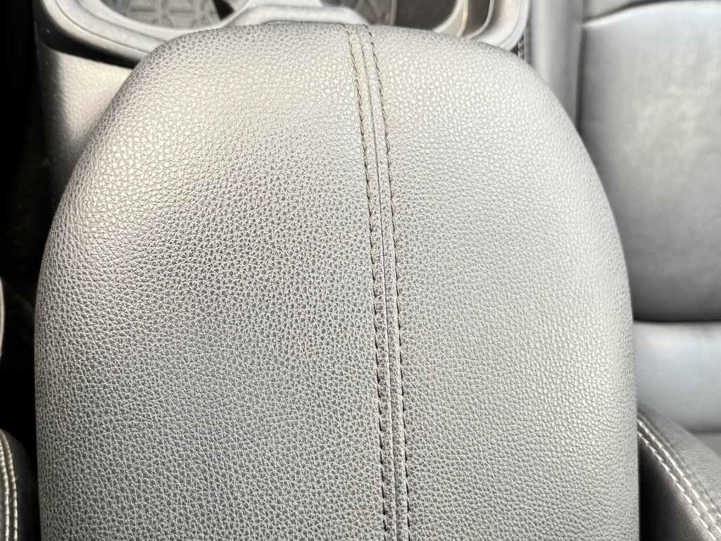 Toyota RAV4 XLE PREMIUM AWD / MAGS 19 / CUIR / 2019 à Thetford Mines, Québec - 50 - w1024h768px