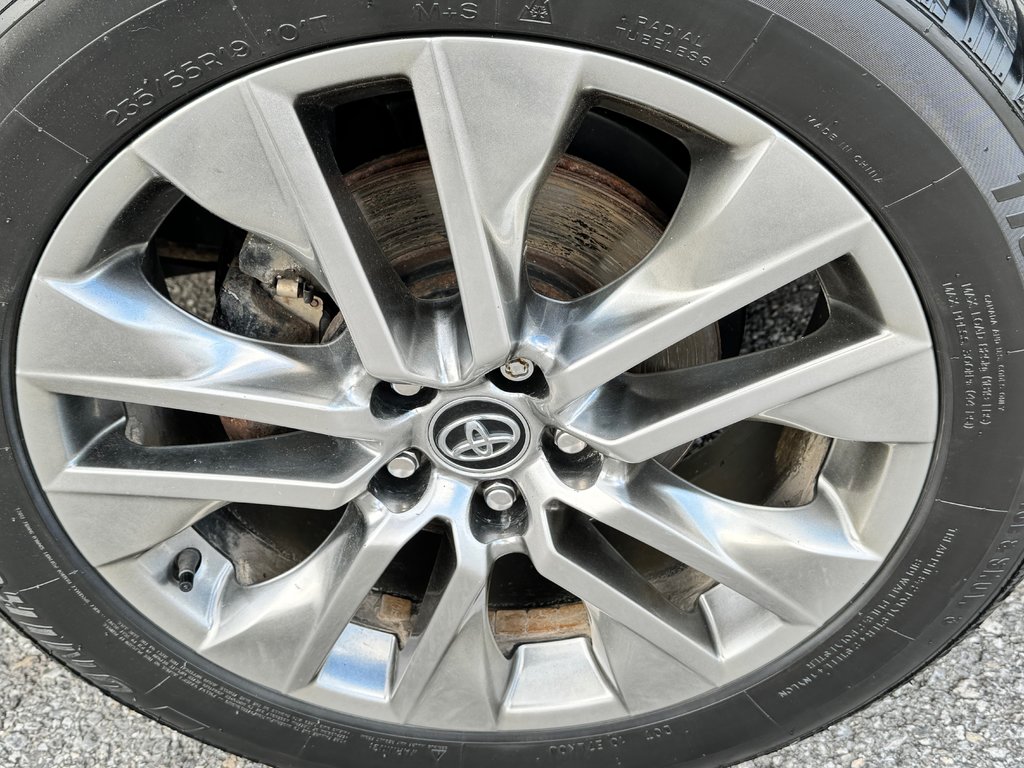Toyota RAV4 XLE PREMIUM AWD / MAGS 19 / CUIR / 2019 à Thetford Mines, Québec - 17 - w1024h768px