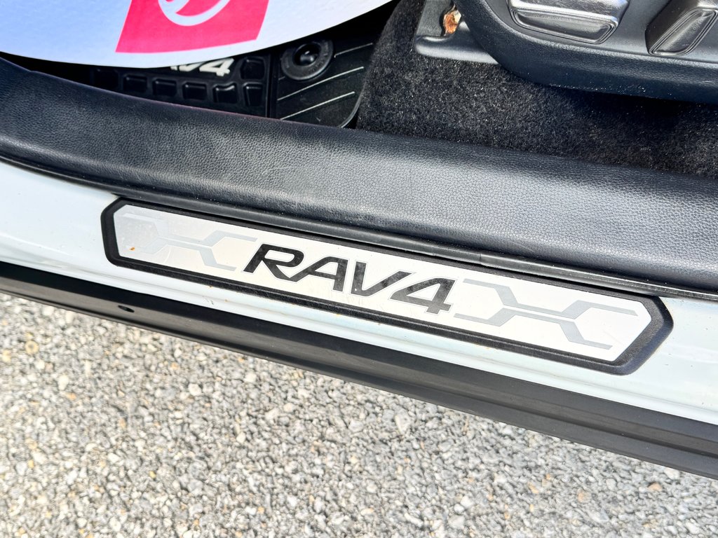 Toyota RAV4 XLE PREMIUM AWD / MAGS 19 / CUIR / 2019 à Thetford Mines, Québec - 31 - w1024h768px