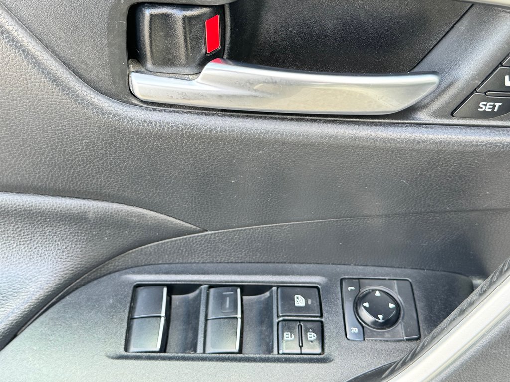 Toyota RAV4 XLE PREMIUM AWD / MAGS 19 / CUIR / 2019 à Thetford Mines, Québec - 27 - w1024h768px