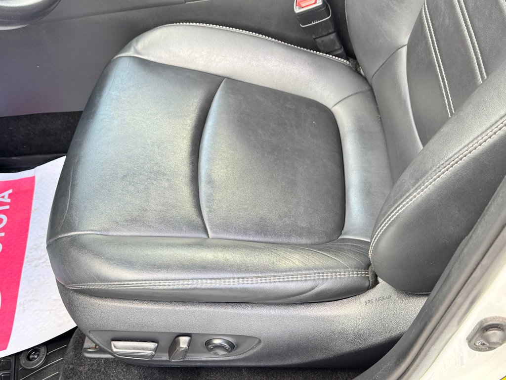 Toyota RAV4 XLE PREMIUM AWD / MAGS 19 / CUIR / 2019 à Thetford Mines, Québec - 33 - w1024h768px