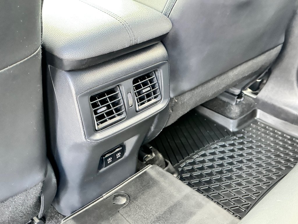 Toyota RAV4 XLE PREMIUM AWD / MAGS 19 / CUIR / 2019 à Thetford Mines, Québec - 60 - w1024h768px