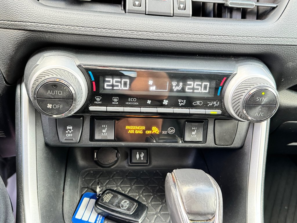 Toyota RAV4 XLE PREMIUM AWD / MAGS 19 / CUIR / 2019 à Thetford Mines, Québec - 44 - w1024h768px