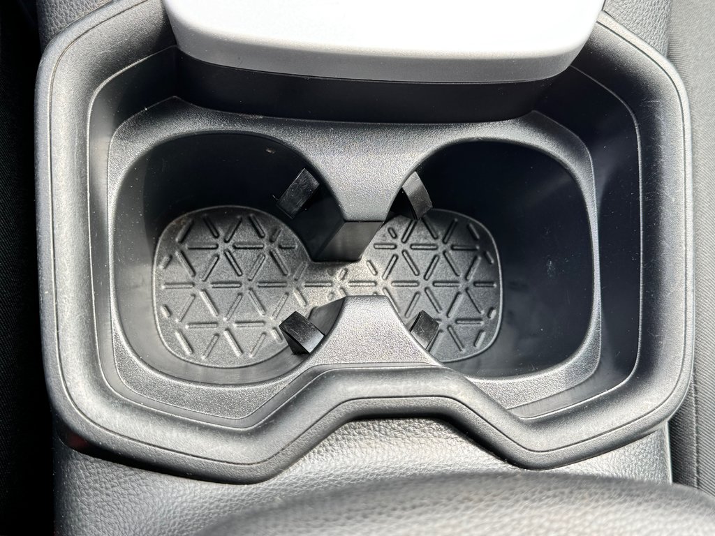 Toyota RAV4 XLE AWD / TRÈS BAS KILOS / FIABILITÉ ASSURÉE / 2019 à Thetford Mines, Québec - 51 - w1024h768px