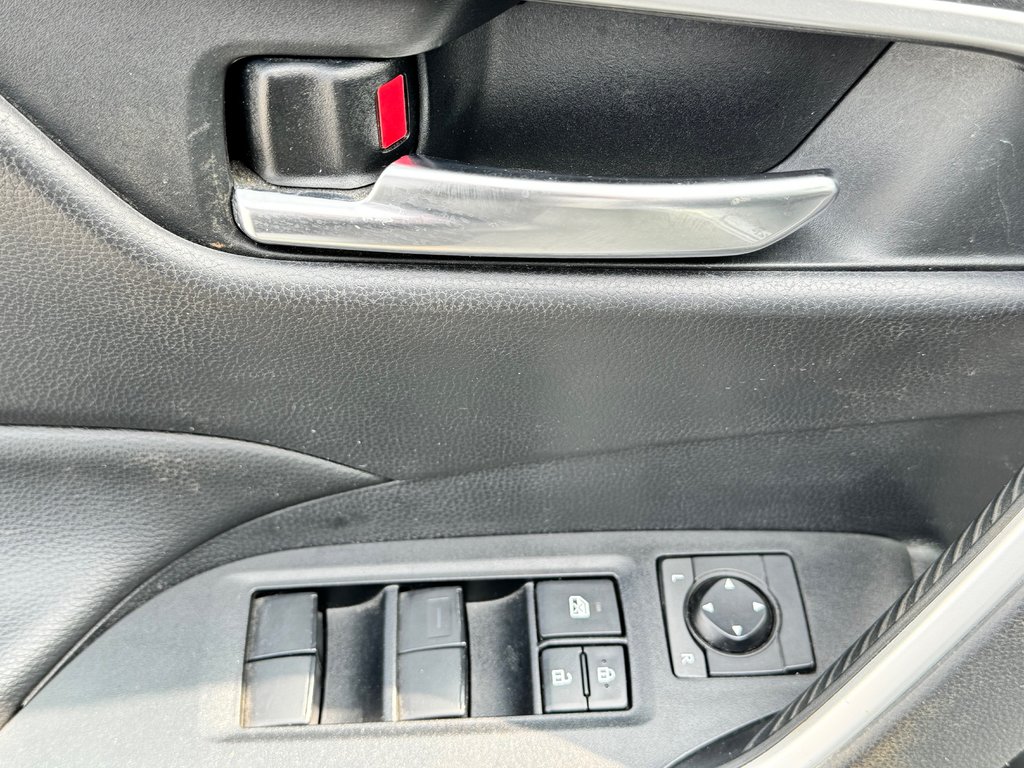 Toyota RAV4 XLE AWD / TRÈS BAS KILOS / FIABILITÉ ASSURÉE / 2019 à Thetford Mines, Québec - 31 - w1024h768px