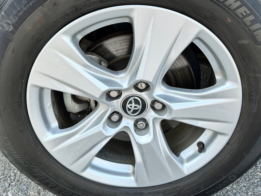 Toyota RAV4 XLE AWD / TRÈS BAS KILOS / FIABILITÉ ASSURÉE / 2019 à Thetford Mines, Québec - 17 - w1024h768px
