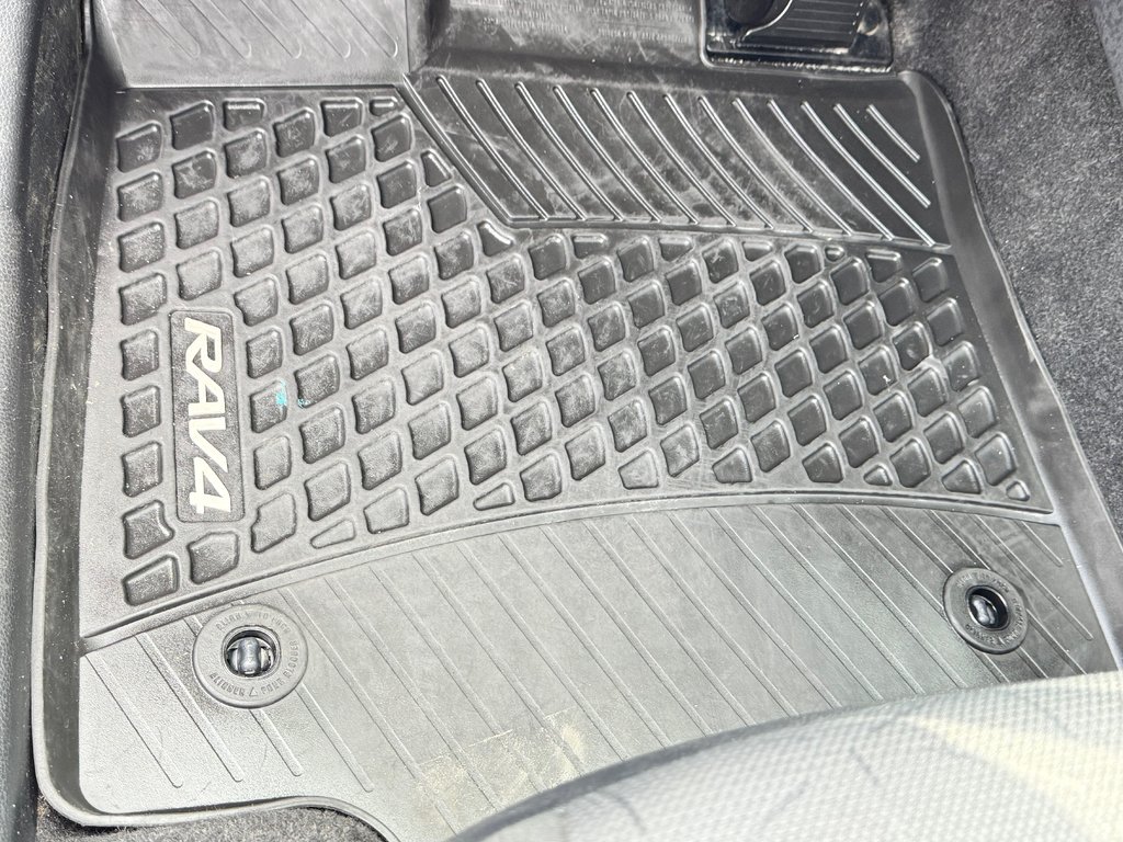 Toyota RAV4 XLE AWD / TRÈS BAS KILOS / FIABILITÉ ASSURÉE / 2019 à Thetford Mines, Québec - 38 - w1024h768px
