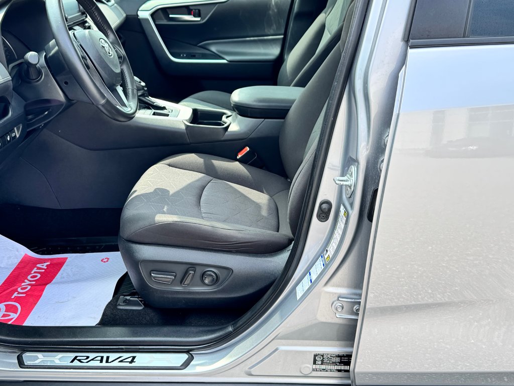 Toyota RAV4 XLE AWD / TRÈS BAS KILOS / FIABILITÉ ASSURÉE / 2019 à Thetford Mines, Québec - 33 - w1024h768px