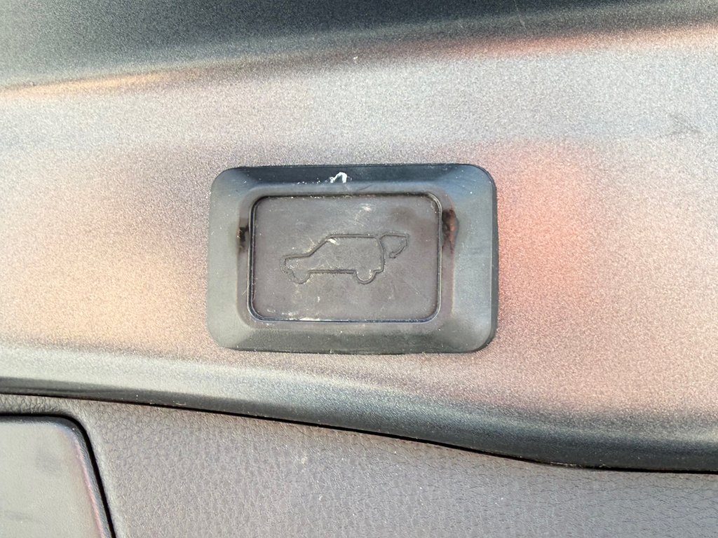 Toyota RAV4 HYBRIDE LIMITED AWD / MEILLEUR PRIX GARANTIS / 2019 à Thetford Mines, Québec - 78 - w1024h768px