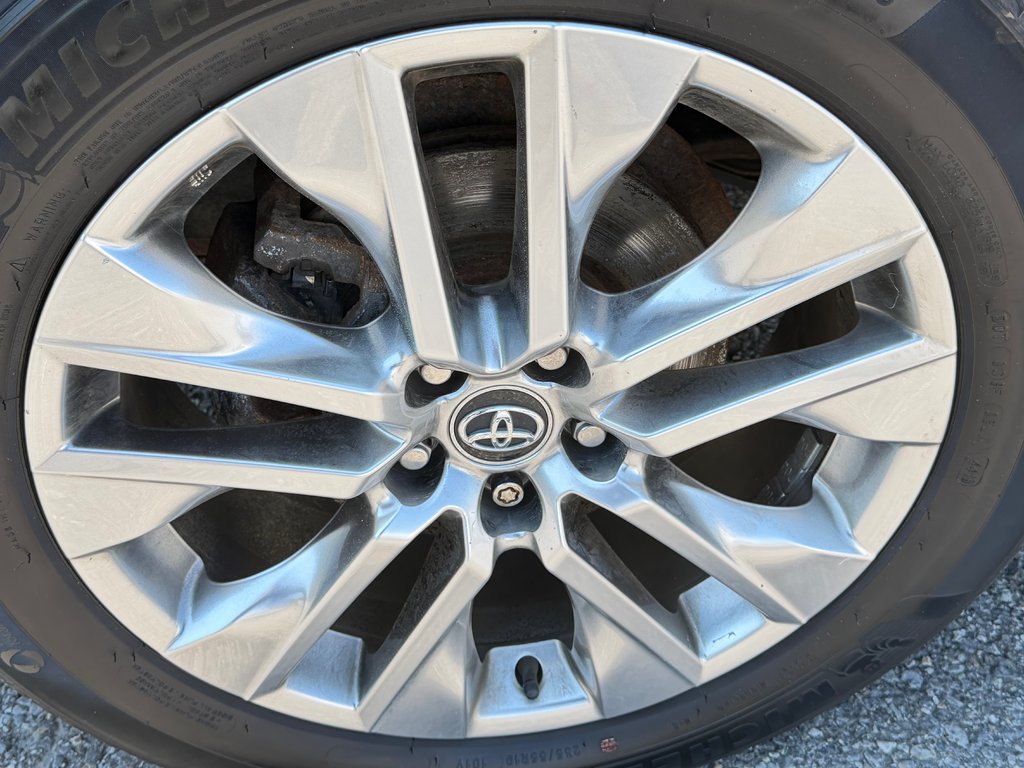 Toyota RAV4 HYBRIDE LIMITED AWD / MEILLEUR PRIX GARANTIS / 2019 à Thetford Mines, Québec - 18 - w1024h768px