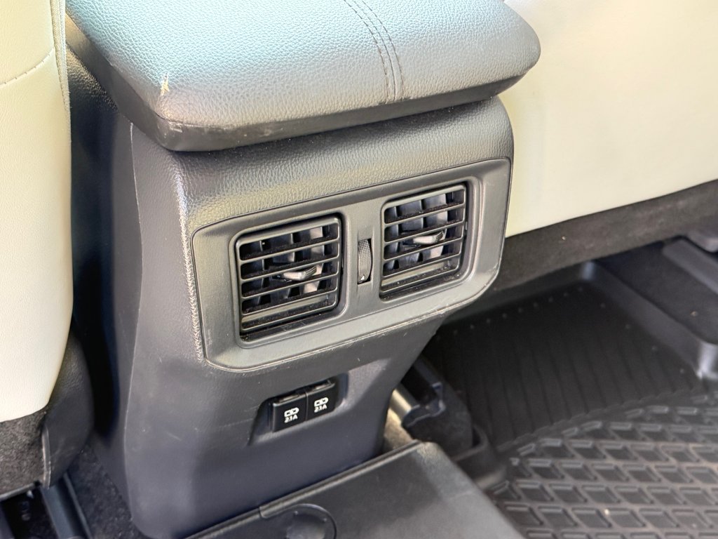 Toyota RAV4 HYBRIDE LIMITED AWD / MEILLEUR PRIX GARANTIS / 2019 à Thetford Mines, Québec - 70 - w1024h768px