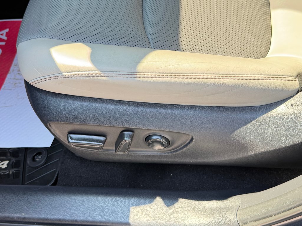 Toyota RAV4 HYBRIDE LIMITED AWD / MEILLEUR PRIX GARANTIS / 2019 à Thetford Mines, Québec - 42 - w1024h768px