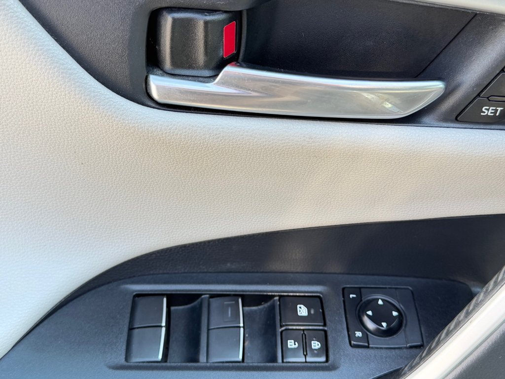Toyota RAV4 HYBRIDE LIMITED AWD / MEILLEUR PRIX GARANTIS / 2019 à Thetford Mines, Québec - 38 - w1024h768px