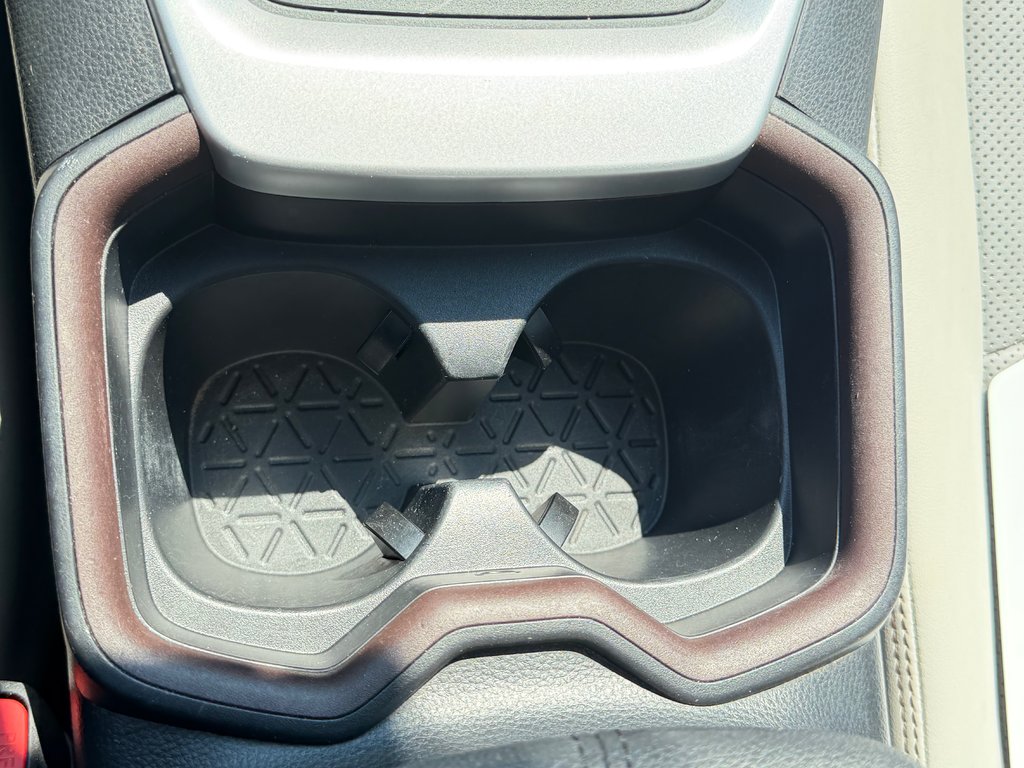 Toyota RAV4 HYBRIDE LIMITED AWD / MEILLEUR PRIX GARANTIS / 2019 à Thetford Mines, Québec - 61 - w1024h768px