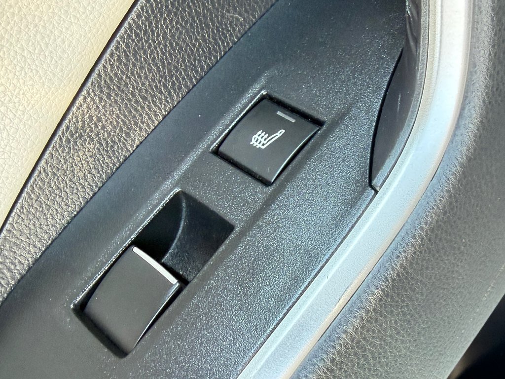 Toyota RAV4 HYBRIDE LIMITED AWD / MEILLEUR PRIX GARANTIS / 2019 à Thetford Mines, Québec - 72 - w1024h768px