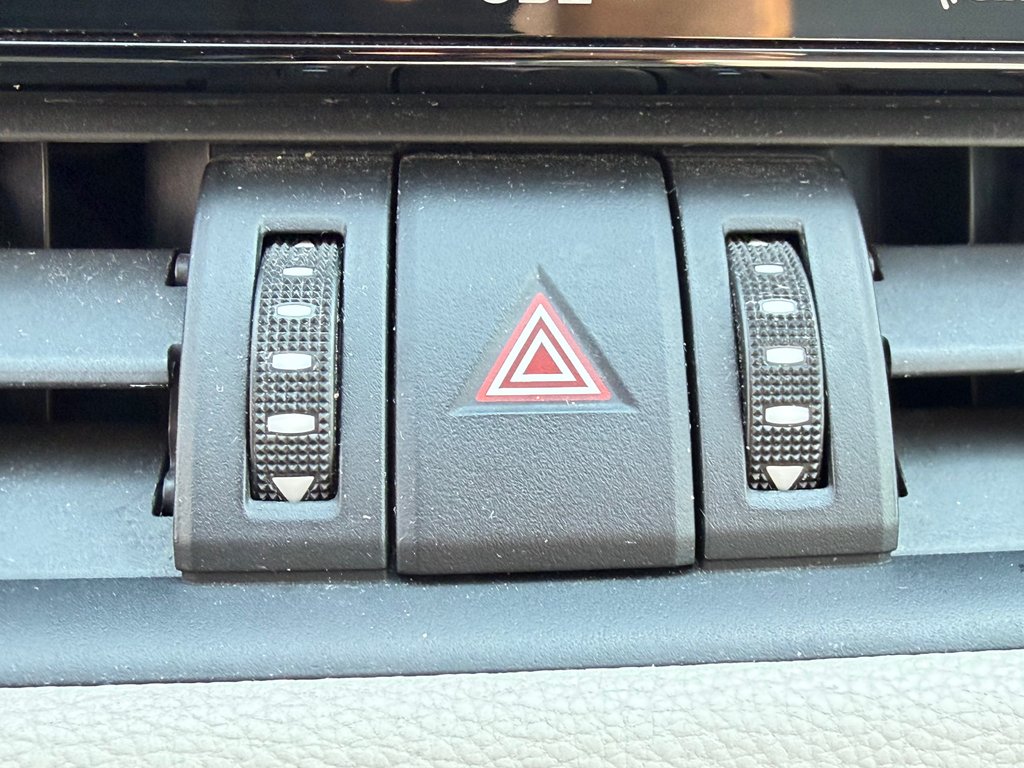 Toyota RAV4 HYBRIDE LIMITED AWD / MEILLEUR PRIX GARANTIS / 2019 à Thetford Mines, Québec - 55 - w1024h768px