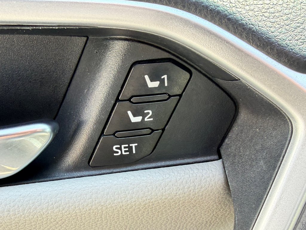 Toyota RAV4 HYBRIDE LIMITED AWD / MEILLEUR PRIX GARANTIS / 2019 à Thetford Mines, Québec - 39 - w1024h768px