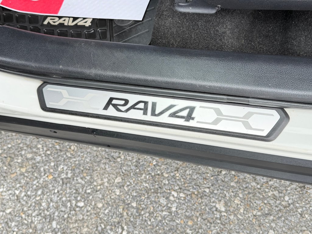 2019 Toyota RAV4 XLE PREMIUM AWD / 42,192KM SEULEMENT / PAS CHER / in Thetford Mines, Quebec - 33 - w1024h768px