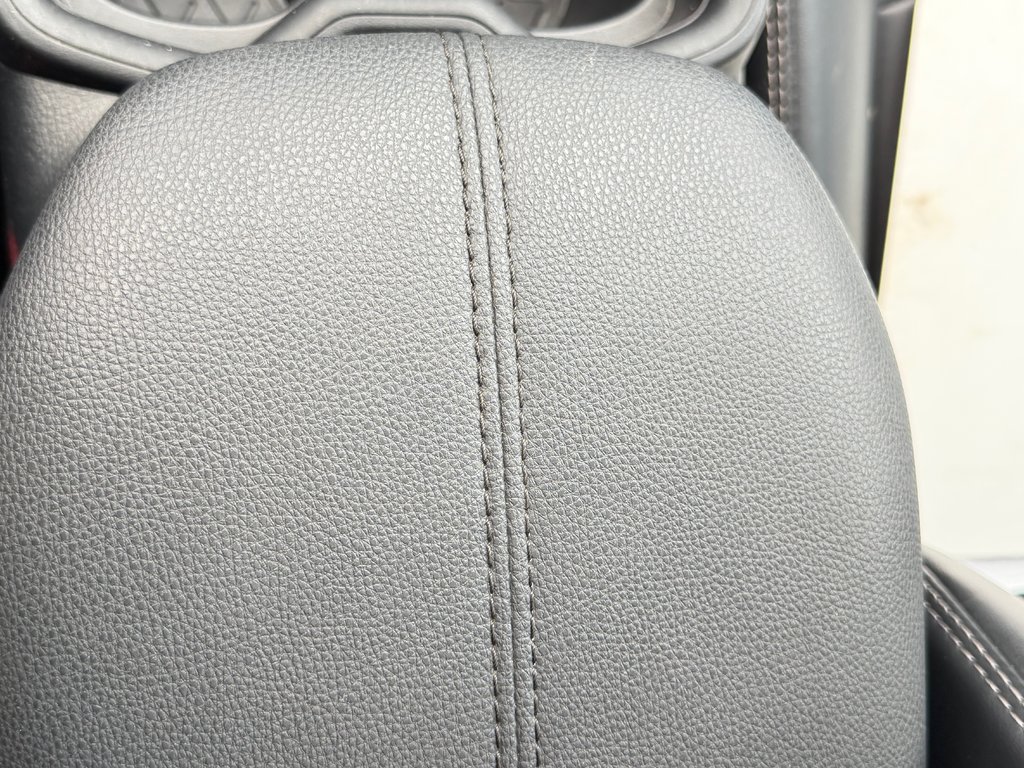 2019 Toyota RAV4 XLE PREMIUM AWD / 42,192KM SEULEMENT / PAS CHER / in Thetford Mines, Quebec - 51 - w1024h768px
