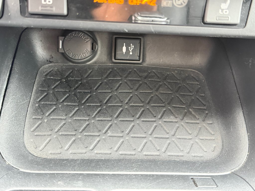 2019 Toyota RAV4 XLE PREMIUM AWD / 42,192KM SEULEMENT / PAS CHER / in Thetford Mines, Quebec - 48 - w1024h768px