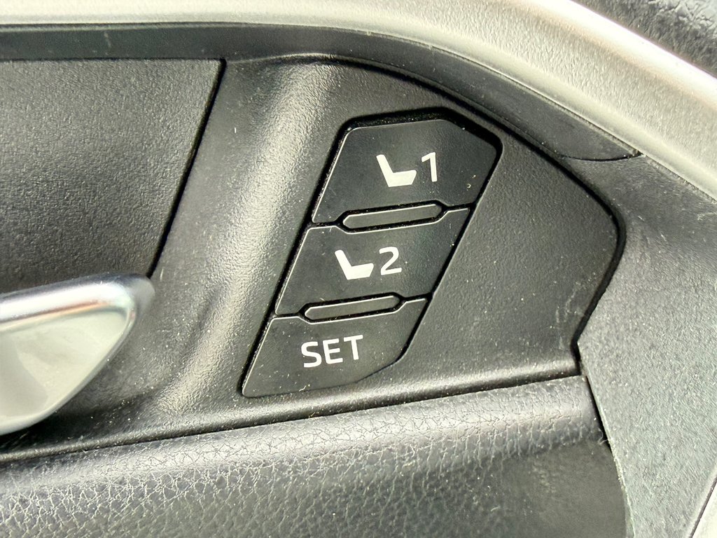 2019 Toyota RAV4 XLE PREMIUM AWD / 42,192KM SEULEMENT / PAS CHER / in Thetford Mines, Quebec - 32 - w1024h768px