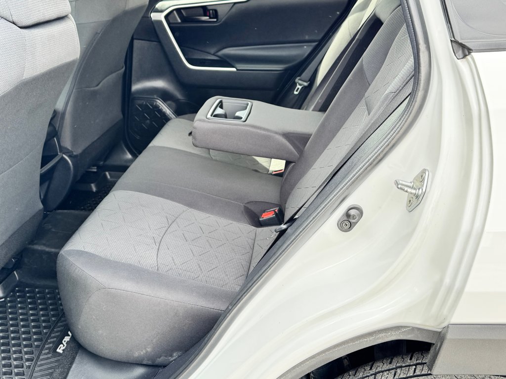 Toyota RAV4 LE AWD / TRÈS BAS KILOS / AUBAINE !!!!!!!!! 2020 à Thetford Mines, Québec - 52 - w1024h768px