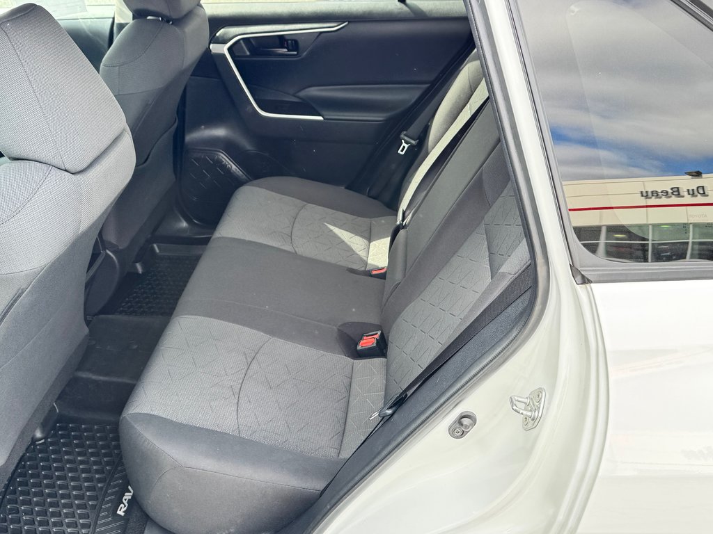 Toyota RAV4 LE AWD / TRÈS BAS KILOS / AUBAINE !!!!!!!!! 2020 à Thetford Mines, Québec - 50 - w1024h768px