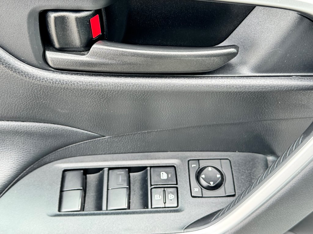 Toyota RAV4 LE AWD / TRÈS BAS KILOS / AUBAINE !!!!!!!!! 2020 à Thetford Mines, Québec - 28 - w1024h768px