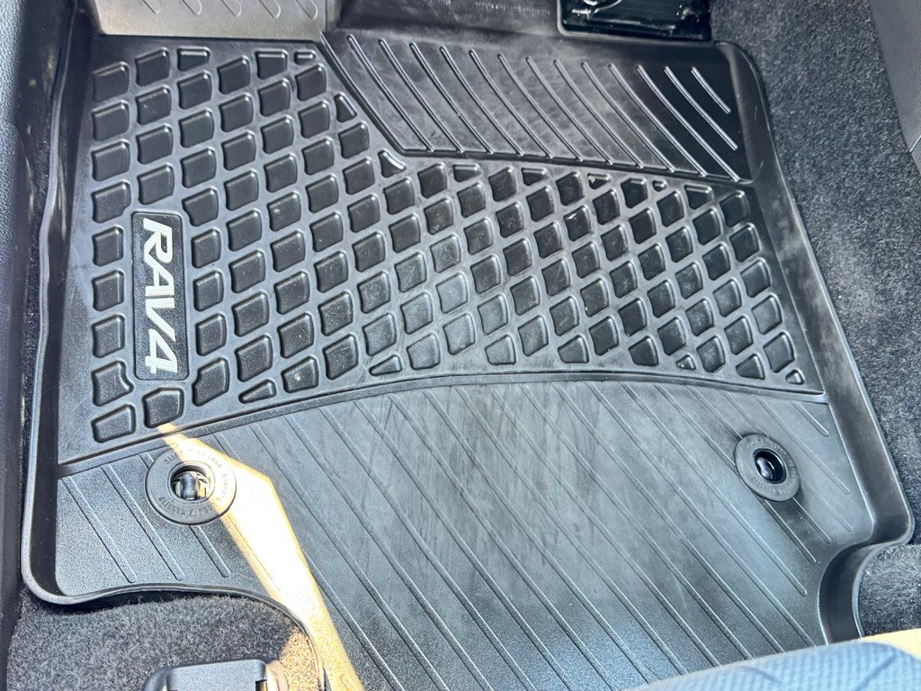Toyota RAV4 LE AWD / MEILLEUR VUS SUR LE MARCHÉ / 2020 à Thetford Mines, Québec - 32 - w1024h768px