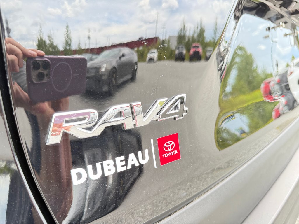 2020 Toyota RAV4 LE/ÉCONOMIQUE/POLYVALENT/BONNE VALEUR DE REVENTE in Thetford Mines, Quebec - 12 - w1024h768px