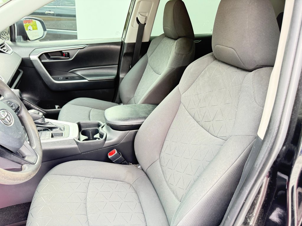 2020 Toyota RAV4 LE/ÉCONOMIQUE/POLYVALENT/BONNE VALEUR DE REVENTE in Thetford Mines, Quebec - 16 - w1024h768px