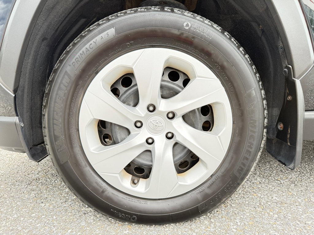 2020 Toyota RAV4 LE/ÉCONOMIQUE/POLYVALENT/BONNE VALEUR DE REVENTE in Thetford Mines, Quebec - 10 - w1024h768px