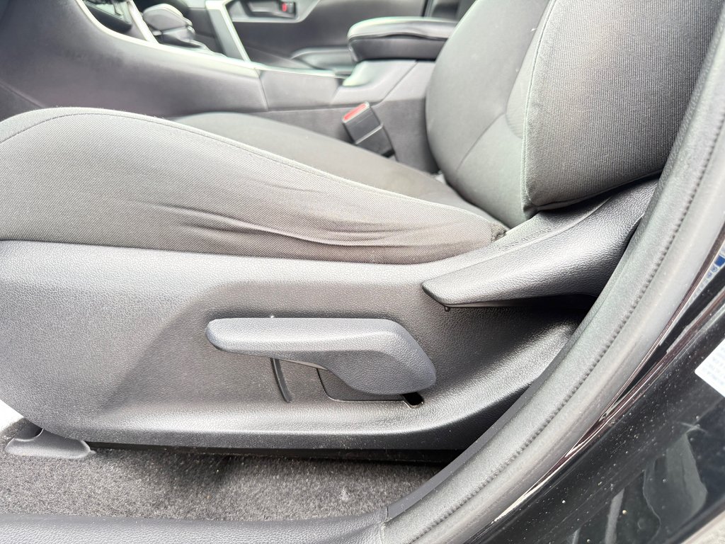 2020 Toyota RAV4 LE/ÉCONOMIQUE/POLYVALENT/BONNE VALEUR DE REVENTE in Thetford Mines, Quebec - 17 - w1024h768px