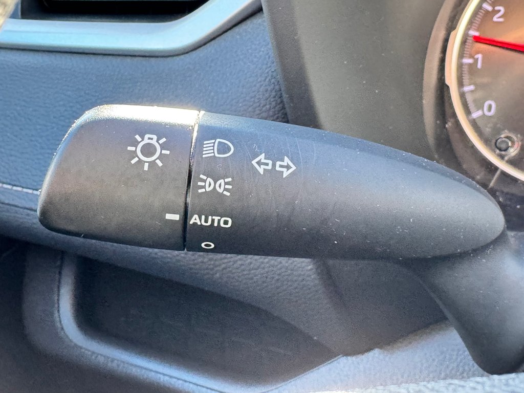 2020 Toyota RAV4 LE AWD / MEILLEUR VALEUR DE REVENTE / ÉCONOMIQUE / in Thetford Mines, Quebec - 34 - w1024h768px