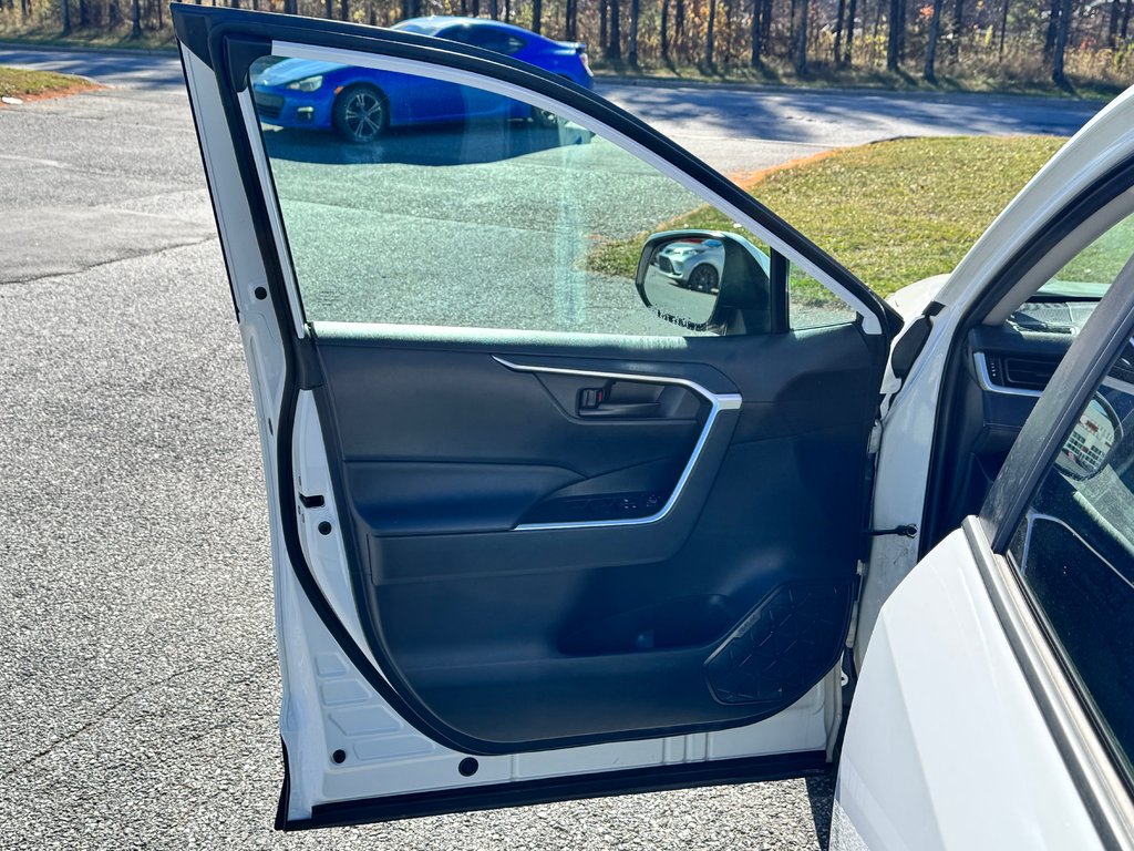 2020 Toyota RAV4 LE AWD / MEILLEUR VALEUR DE REVENTE / ÉCONOMIQUE / in Thetford Mines, Quebec - 25 - w1024h768px