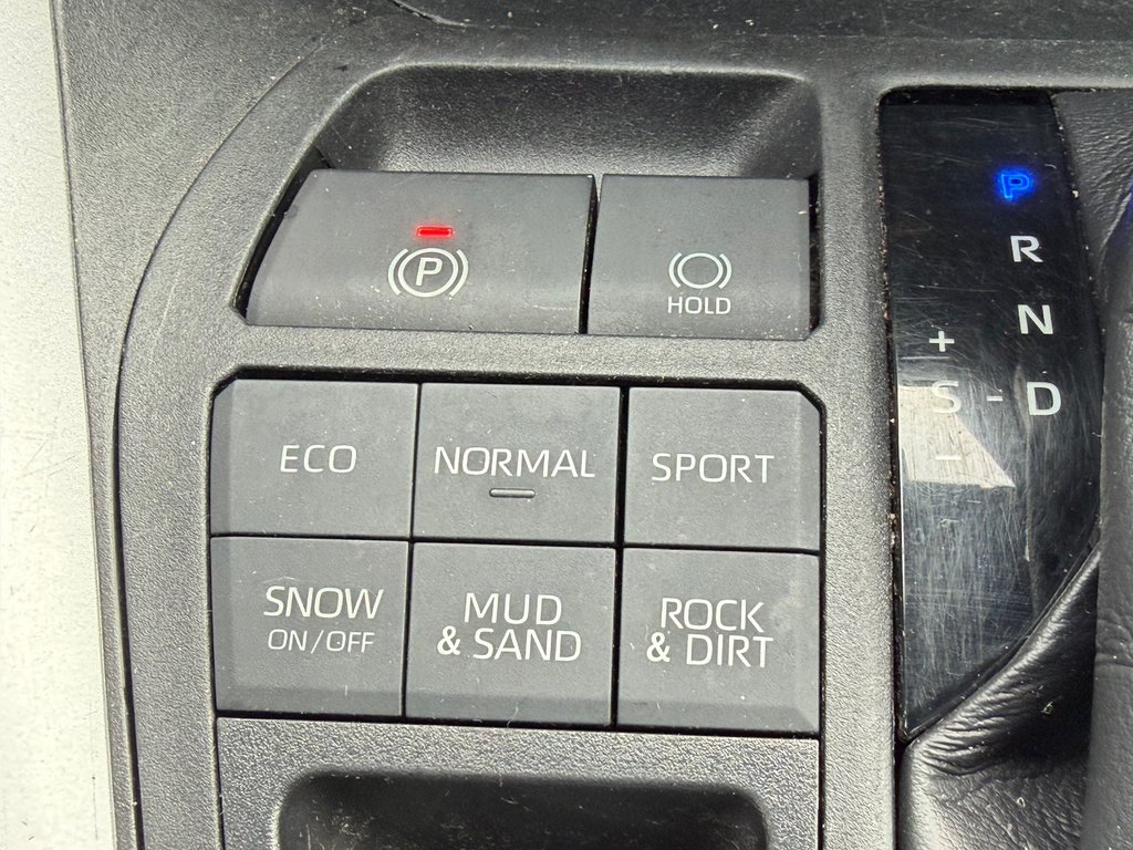 Toyota RAV4 XLE AWD / LE MOINS CHER AU QUÉBEC / T' ATTENDS QUOI ??? / 2020 à Thetford Mines, Québec - 50 - w1024h768px