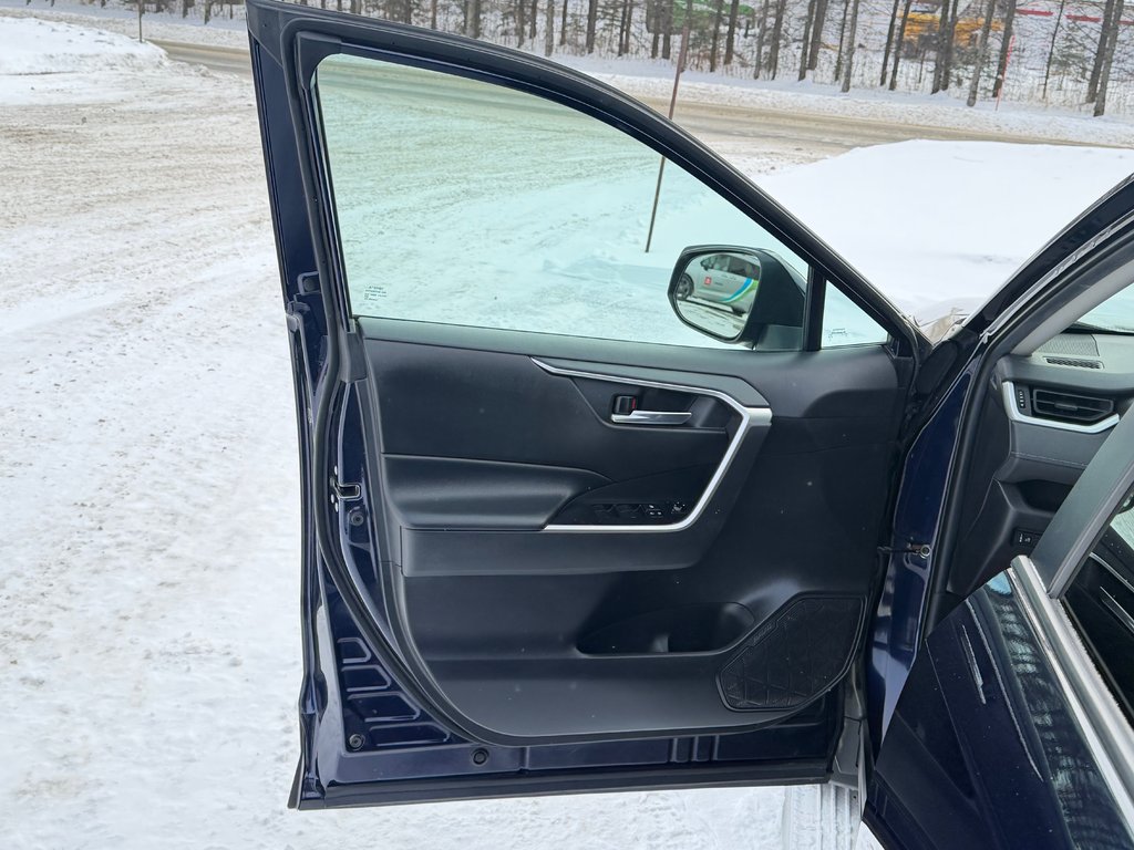 Toyota RAV4 XLE AWD / LE MOINS CHER AU QUÉBEC / T' ATTENDS QUOI ??? / 2020 à Thetford Mines, Québec - 30 - w1024h768px