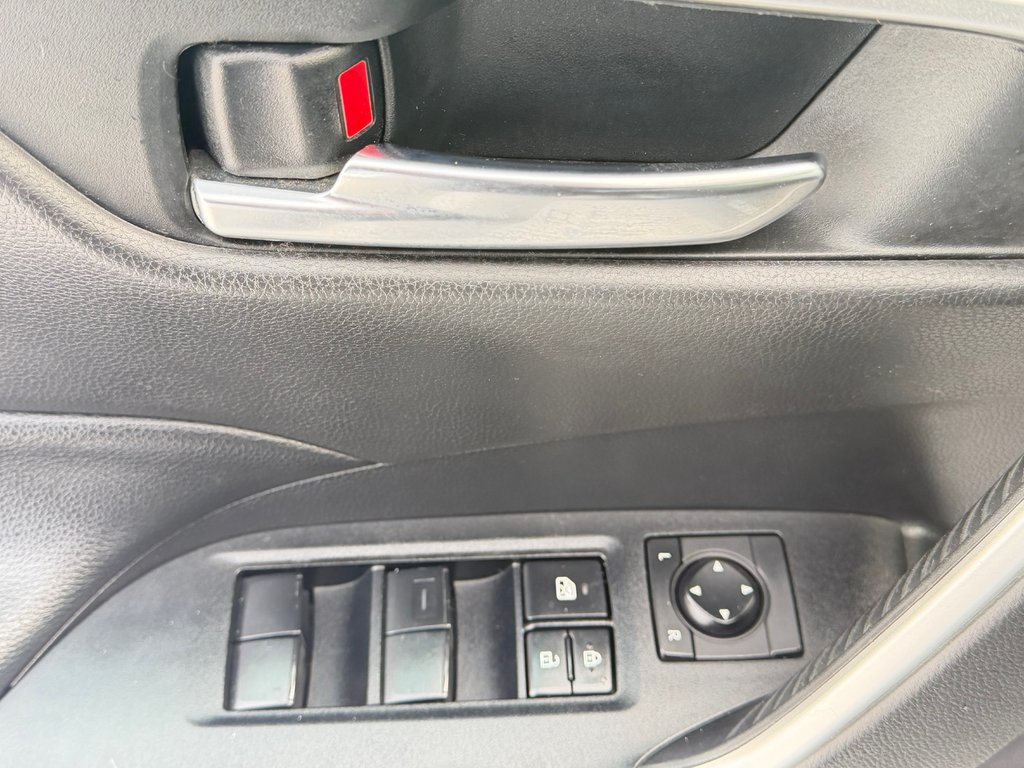 Toyota RAV4 XLE AWD / LE MOINS CHER AU QUÉBEC / T' ATTENDS QUOI ??? / 2020 à Thetford Mines, Québec - 31 - w1024h768px