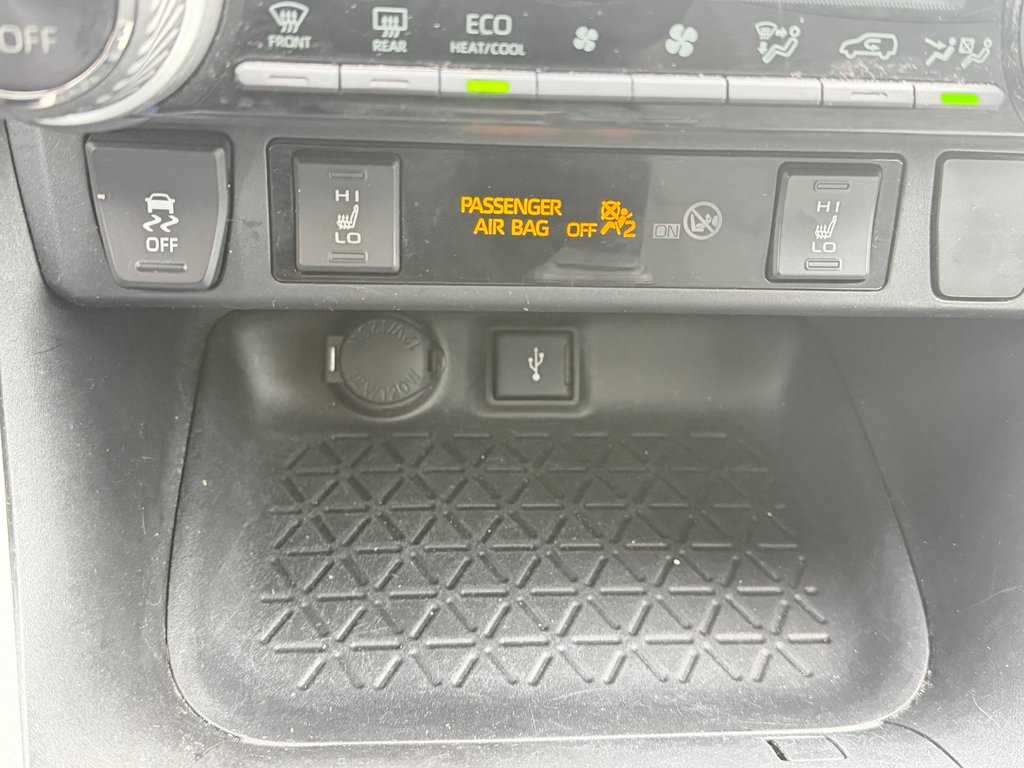 Toyota RAV4 XLE AWD / LE MOINS CHER AU QUÉBEC / T' ATTENDS QUOI ??? / 2020 à Thetford Mines, Québec - 48 - w1024h768px