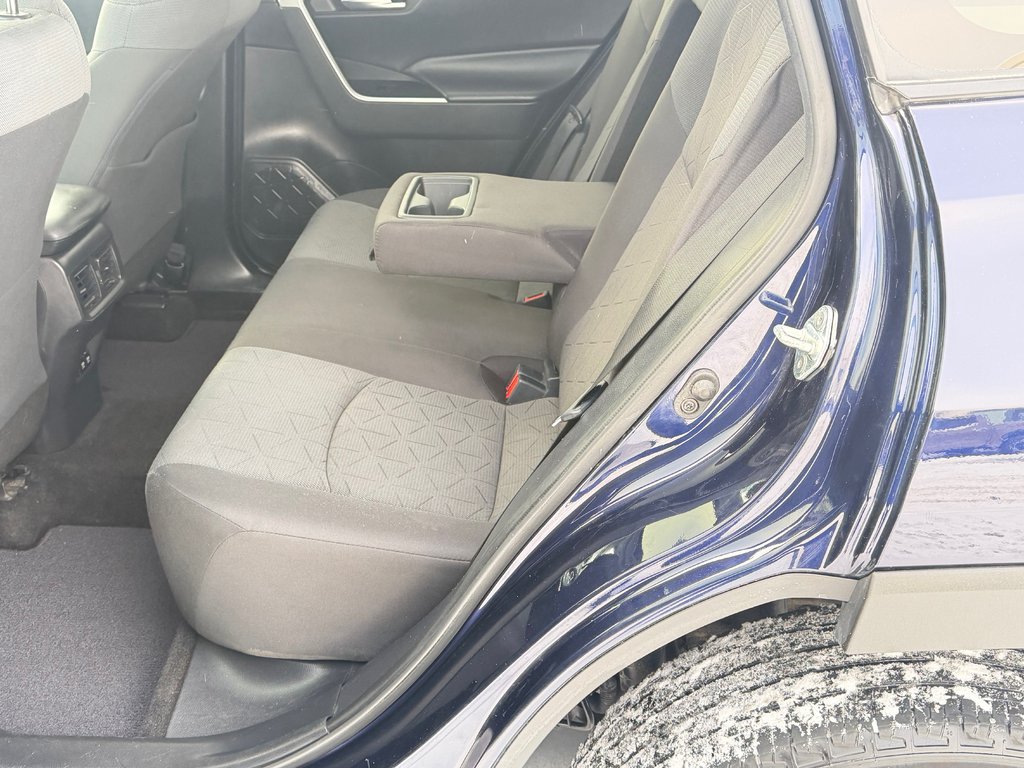 Toyota RAV4 XLE AWD / LE MOINS CHER AU QUÉBEC / T' ATTENDS QUOI ??? / 2020 à Thetford Mines, Québec - 61 - w1024h768px